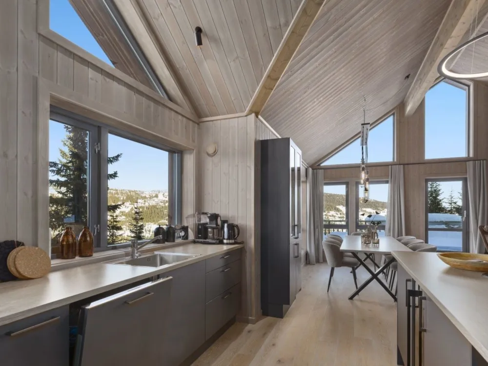 KVITFJELL VARDEN LODGE