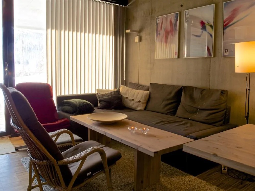 Studio H B300