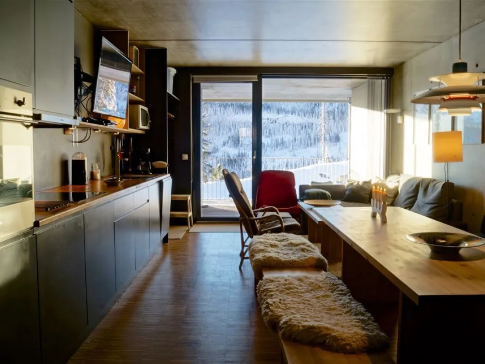 Studio H B300