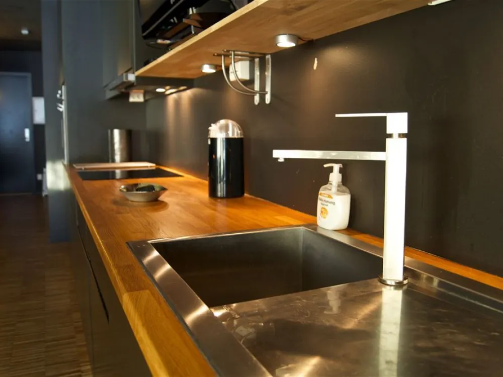 Studio H B300