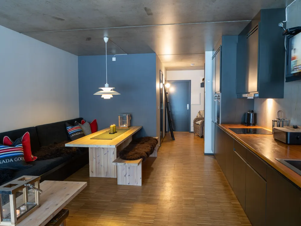 Studio H B203