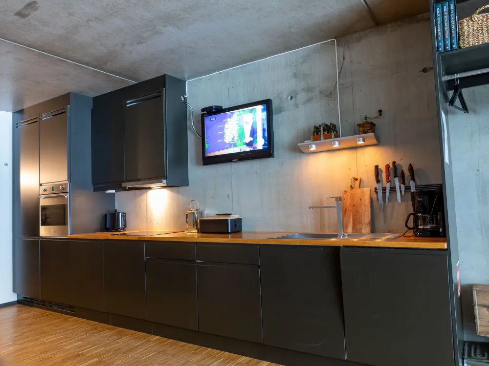 Studio H B203