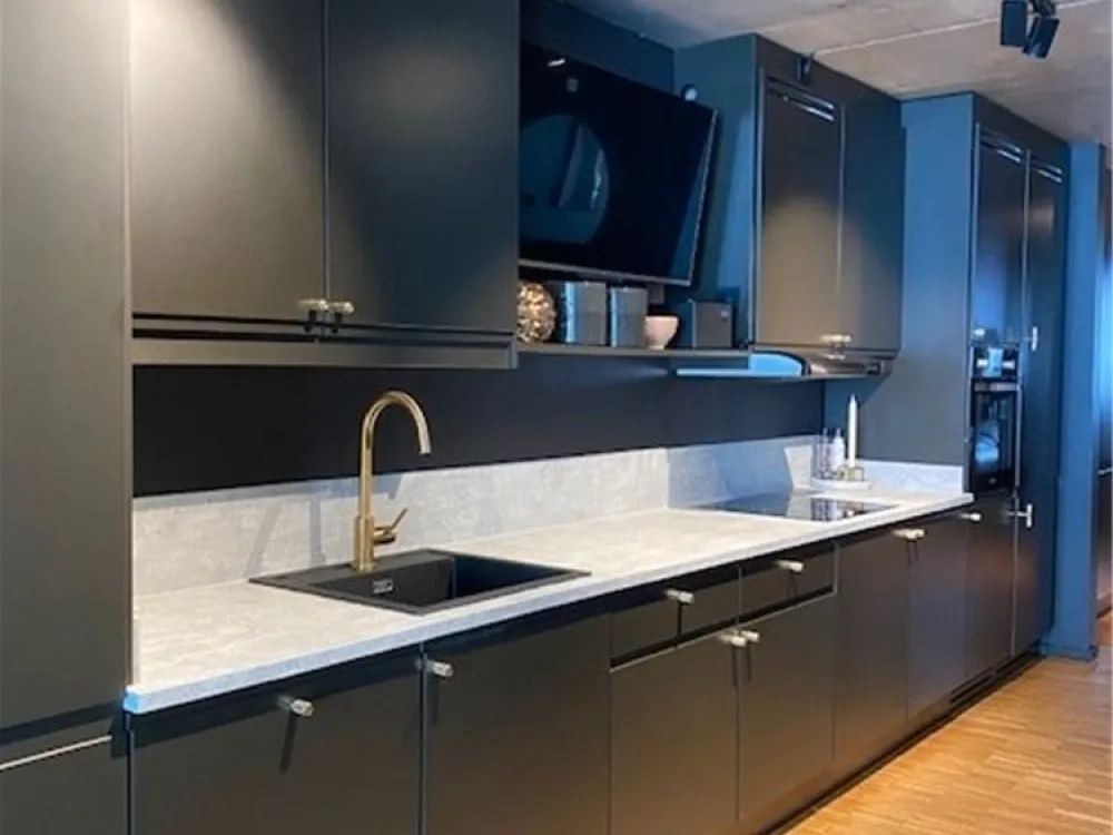 Studio H A110
